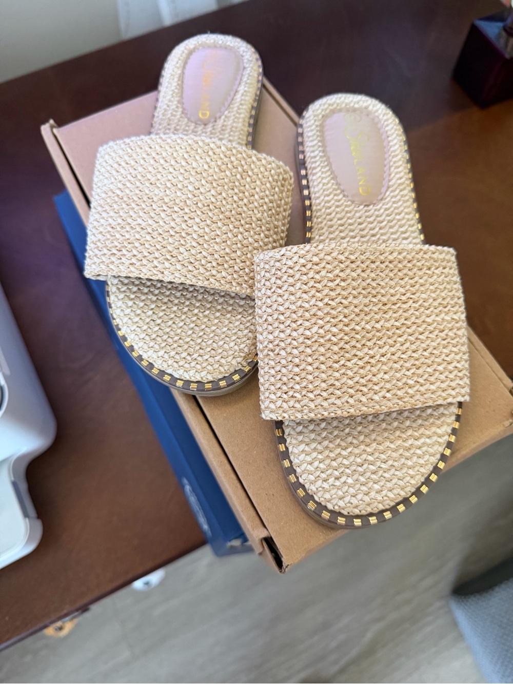 Woven Slide Sandals in Beige - Unbranded